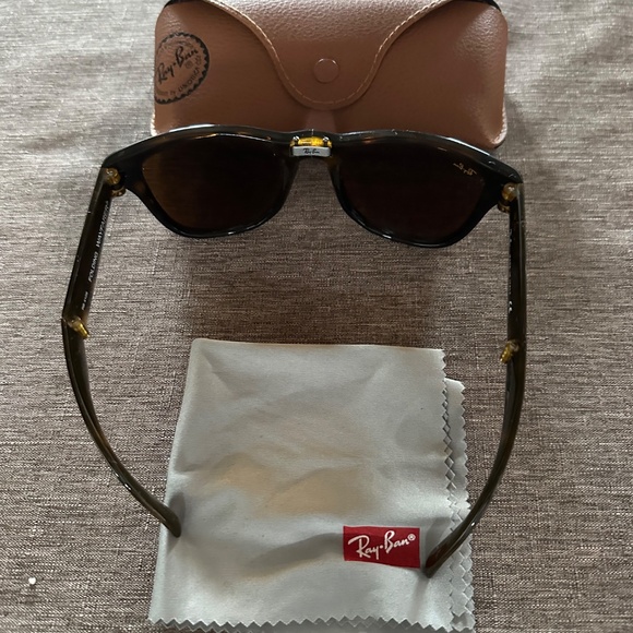 RAY BAN WOMENS WAYFARER FOLDING CLASSIC SUNGLASSES EUC - Picture 10 of 11